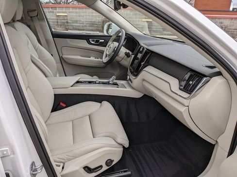 Used 2022 Volvo XC60 B5 Inscription w/ Advanced Package image 22