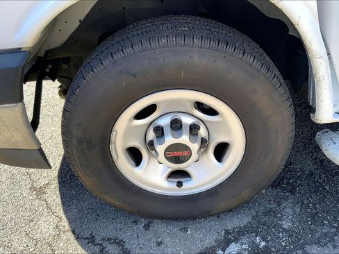 Used 2024 GMC Savana 2500 w/ Driver Convenience Package image 10