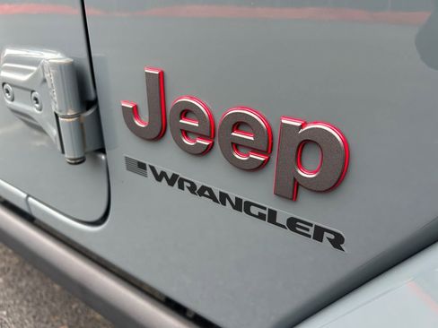 Used 2024 Jeep Wrangler Unlimited Rubicon image 32