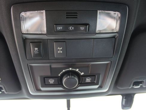 Used 2017 Toyota Tacoma TRD Off-Road image 21