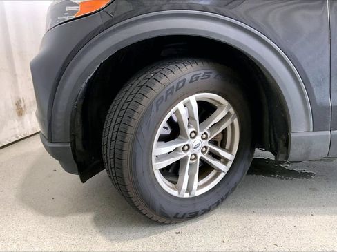 Used 2021 Ford Explorer XLT w/ Equipment Group 202A RWD image 19