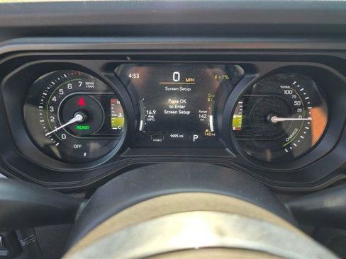 Used 2025 Jeep Wrangler Sahara image 30