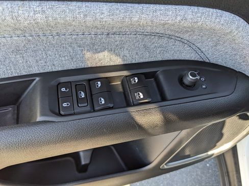 Used 2023 Jeep Compass Latitude image 22