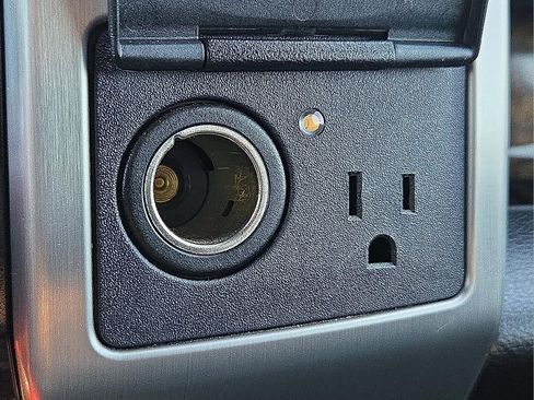 Used 2015 Ford F150 Platinum w/ Equipment Group 701A Luxury image 20