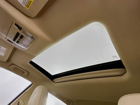 Used 2017 Toyota Highlander Limited image 26