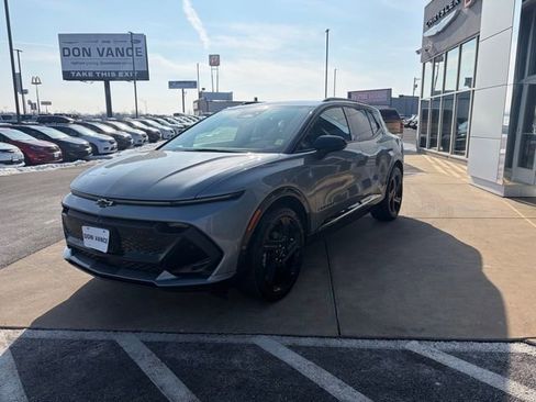Used 2024 Chevrolet Equinox EV RS image 2