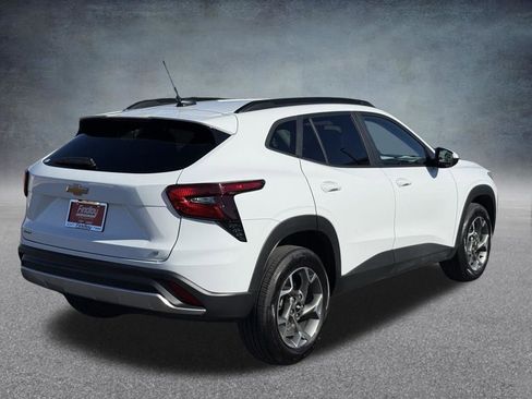 Certified 2025 Chevrolet Trax LT image 4