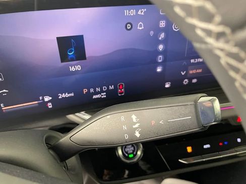 Certified 2025 Buick Envision Preferred image 12