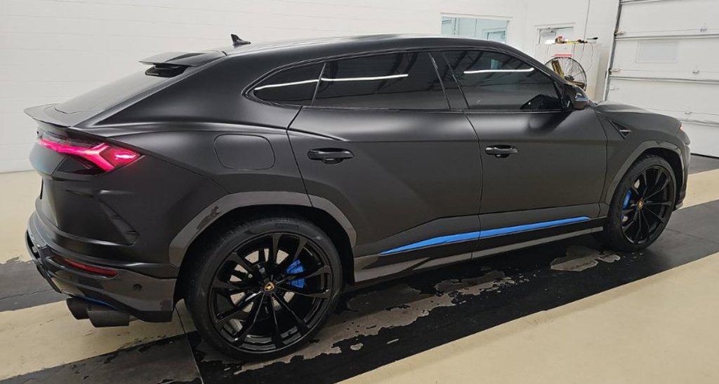 Used 2021 Lamborghini Urus AWD/4WD image 2