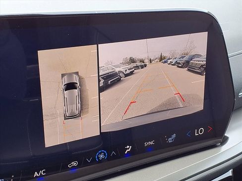 New 2026 Chevrolet Traverse LT w/ Driver Confidence Package AWD/4WD image 19