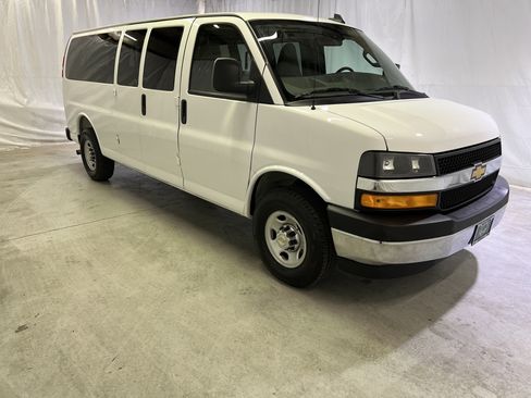 Used 2025 Chevrolet Express 3500 LT w/ LT Preferred Equipment Group RWD image 2