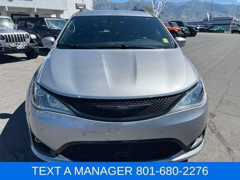 Used 2018 Chrysler Pacifica Touring-L Plus w/ Advanced Safetytec Group FWD image 9