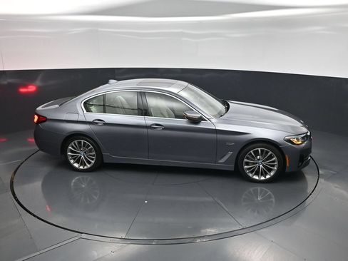 Used 2022 BMW 530e w/ Convenience Package RWD image 48
