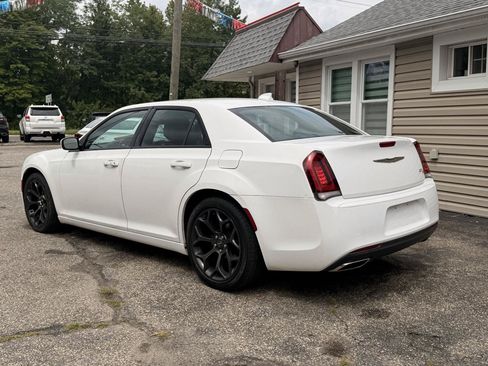 Used 2019 Chrysler 300 S RWD image 4