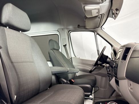 Used 2018 Mercedes-Benz Sprinter 2500 image 29