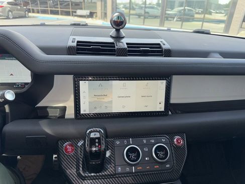 Used 2023 Land Rover Defender 90 S image 14