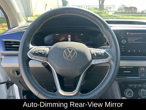 Used 2023 Volkswagen Taos SE FWD image 15