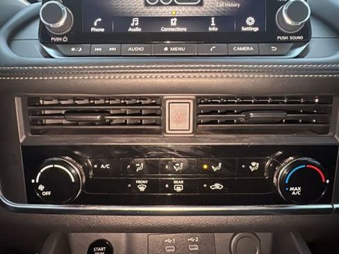 Used 2024 Nissan Rogue S image 22