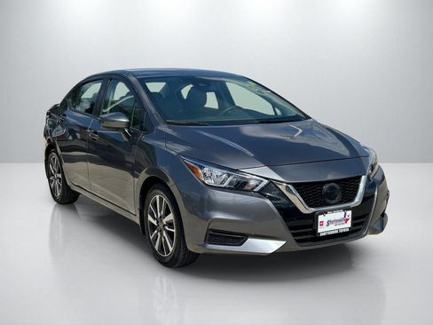Used 2020 Nissan Versa SV FWD image 3