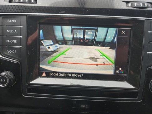 Used 2015 Volkswagen GTI SE image 16