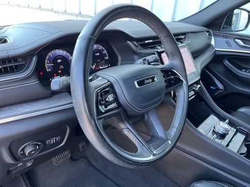 Used 2022 Jeep Grand Cherokee Overland w/ Luxury Tech Group IV AWD/4WD image 2
