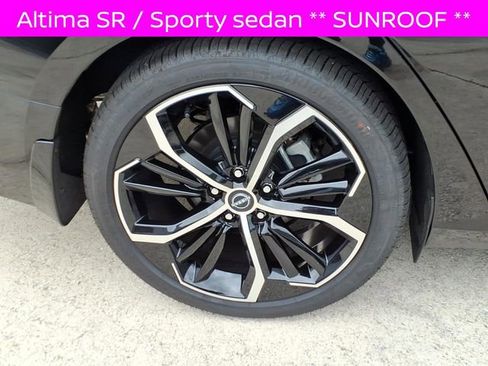 Certified 2025 Nissan Altima 2.5 SR w/ SR Premium Package FWD image 27