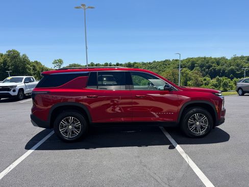 Used 2026 Chevrolet Traverse LT w/ Driver Confidence Package AWD/4WD image 5