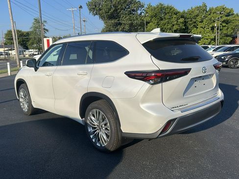 Used 2026 Toyota Highlander Platinum AWD/4WD image 7