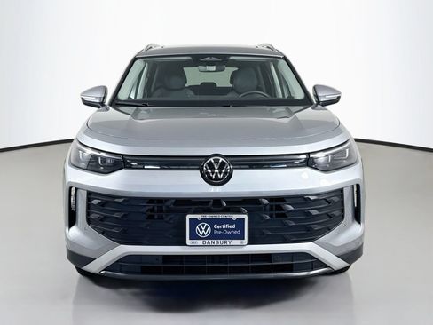 Used 2025 Volkswagen Tiguan SE w/ Panoramic Sunroof Package AWD/4WD image 6