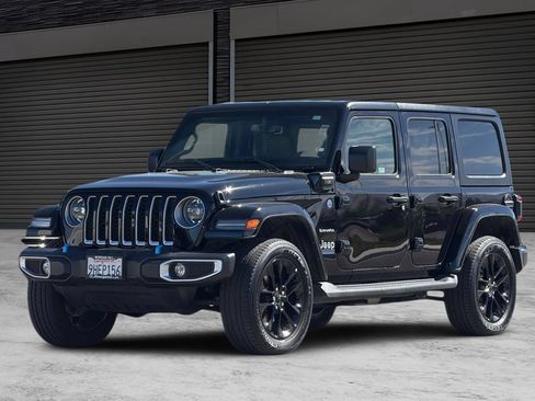 Used 2023 Jeep Wrangler Unlimited Sahara AWD/4WD image 9