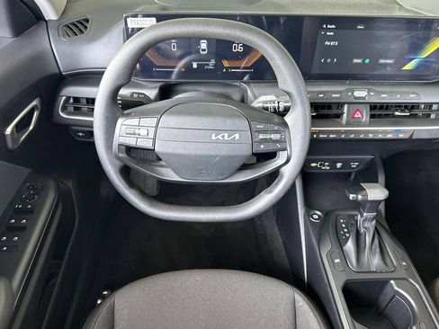 Used 2025 Kia K4 FWD image 11