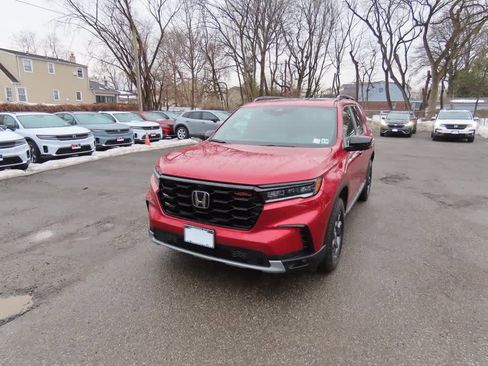 Certified 2023 Honda Pilot TrailSport image 1