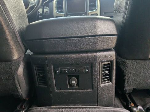 Used 2015 RAM 2500 Laramie w/ Convenience Group AWD/4WD image 19