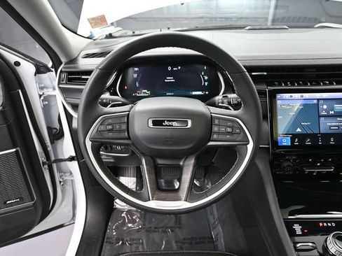 Used 2023 Jeep Grand Cherokee 4WD 4xe w/ Luxury Tech Group II image 30
