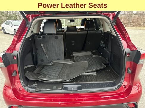 Used 2020 Toyota Highlander XLE image 12