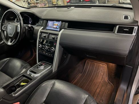 Used 2016 Land Rover Discovery Sport SE image 16