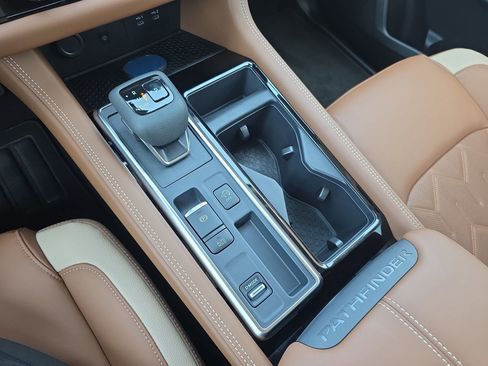 New 2026 Nissan Pathfinder Platinum FWD image 24