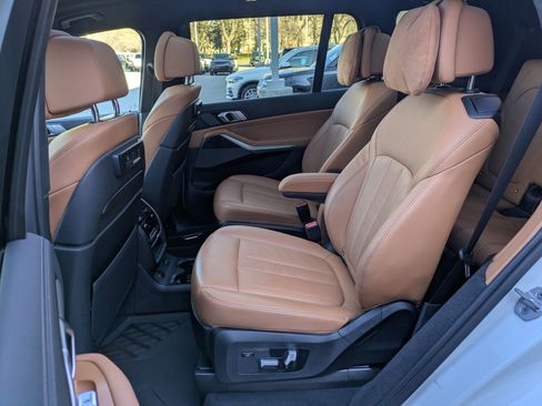 Used 2021 BMW X7 xDrive40i w/ Executive Package image 29