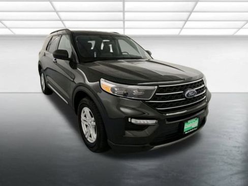 Used 2022 Ford Explorer XLT w/ Equipment Group 202A image 2