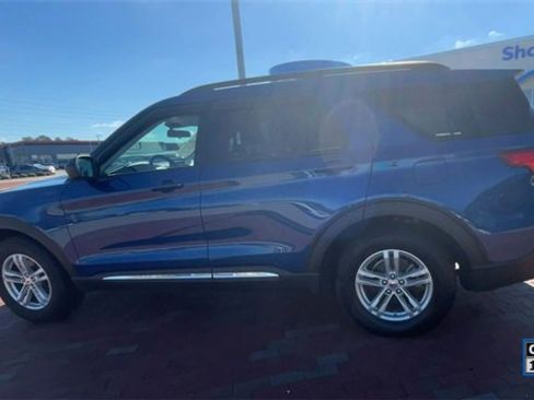 Used 2022 Ford Explorer XLT image 7