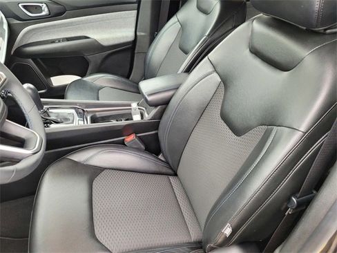 Used 2022 Jeep Compass Latitude image 17