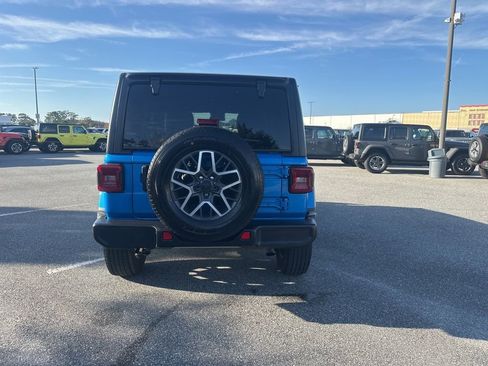 Used 2024 Jeep Wrangler Sahara image 7