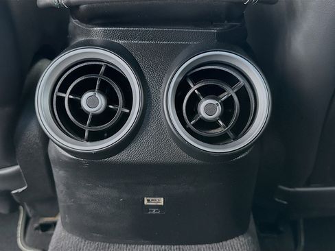 Used 2017 Alfa Romeo Giulia Quadrifoglio image 16