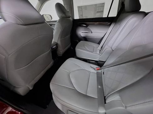 New 2026 Toyota Highlander Platinum AWD/4WD image 25