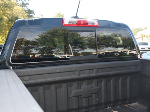 Used 2022 Chevrolet Colorado Z71 w/ Z71 Midnight Edition image 17