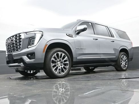 Used 2025 GMC Yukon XL Denali AWD/4WD image 28
