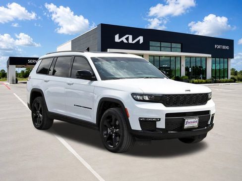 Used 2024 Jeep Grand Cherokee L Limited w/ Black Appearance Package RWD image 3