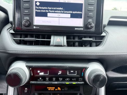 Used 2021 Toyota RAV4 LE FWD image 22