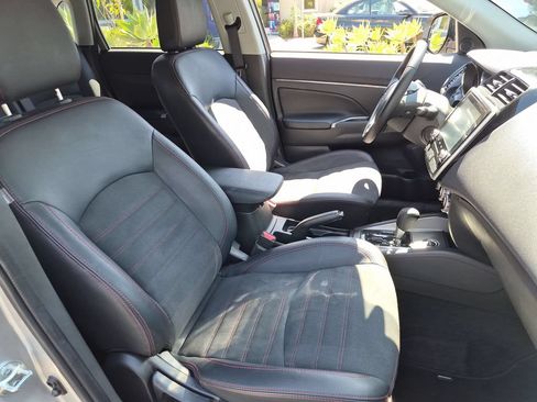 Used 2025 Mitsubishi Outlander Sport SE AWD/4WD image 31