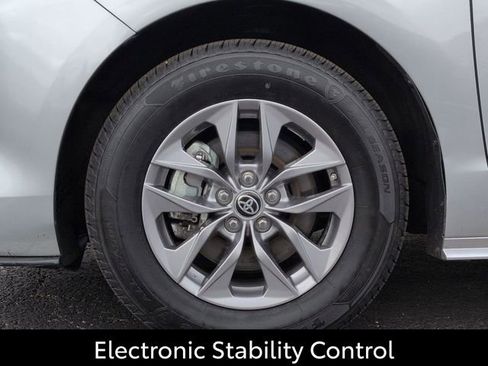 Certified 2025 Toyota Sienna XLE FWD image 11